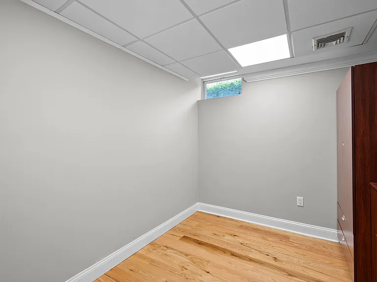 49 N Chatsworth Ave — Photo 30