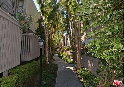3rd image of 18316 Hatteras St APT 12