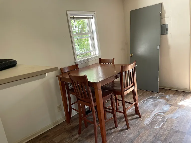 1228 Gupton Ct — Photo 2