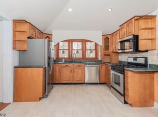 13 2nd St, Flagtown, NJ 08821