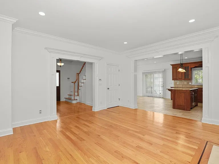 Open Floor Plan - Spacious Rooms