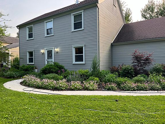 3rd image of 3812 Hillside Dr