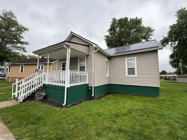 208 W 1st St, Uhrichsville, OH 44683