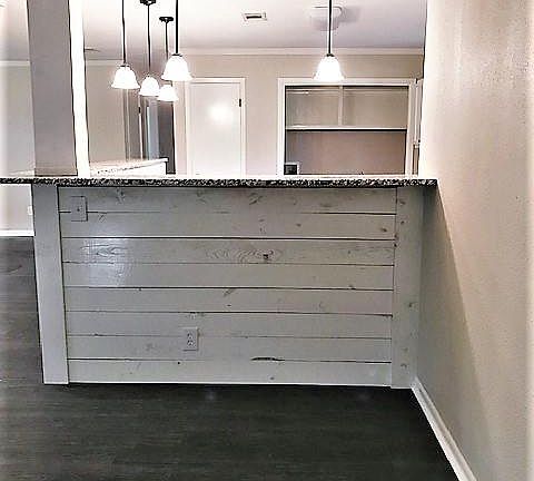 4th image of 1212 Karen Ln