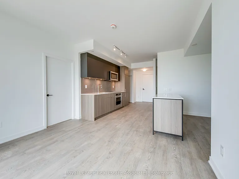 220 Missinnihe Way #806 — Photo 4