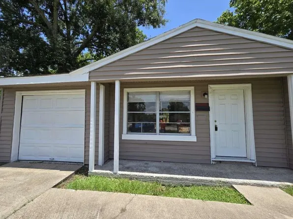 5 Lanes End St, Baytown, TX 77520