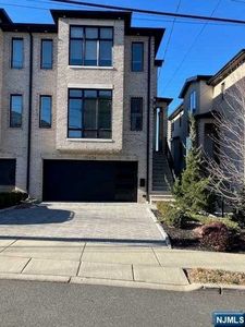 1547 11th St #A, Fort Lee, NJ, 07024