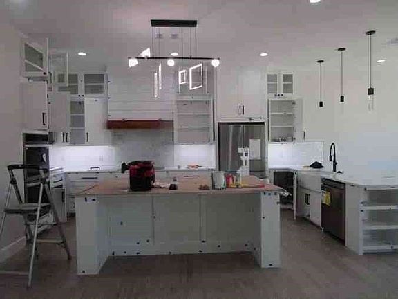 4th image of 5186 Enclave Ct