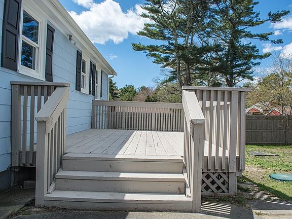 4th image of 104 Lake Dr