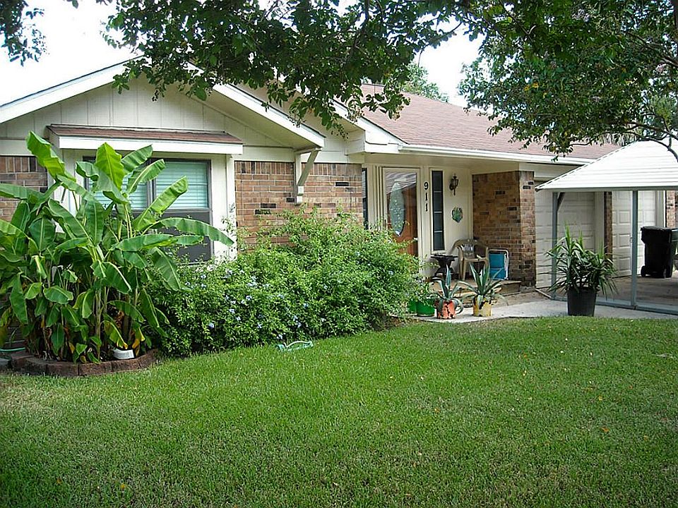 1st image of 911 Grand Oaks Dr