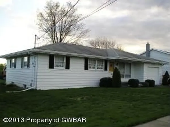 22 Kennedy Dr, Plains, PA 18705