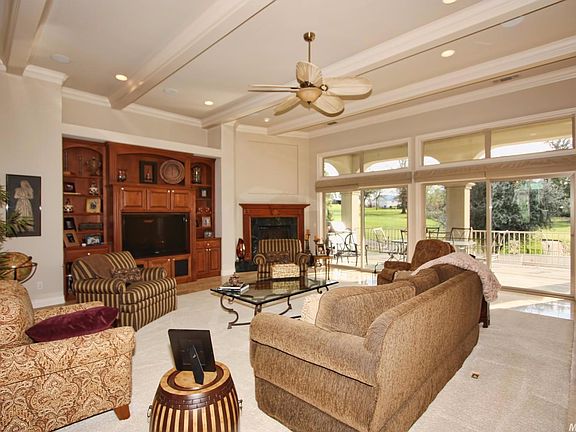 4th image of 15192 De La Cruz Dr
