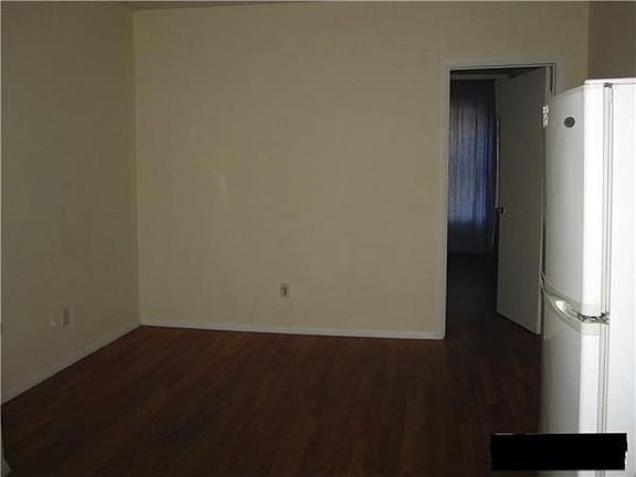 4th image of 317 W 35th St APT 2RW