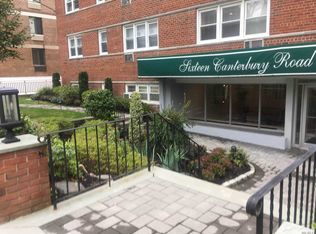 16 Canterbury Rd APT 1L, Great Neck, NY 11021
