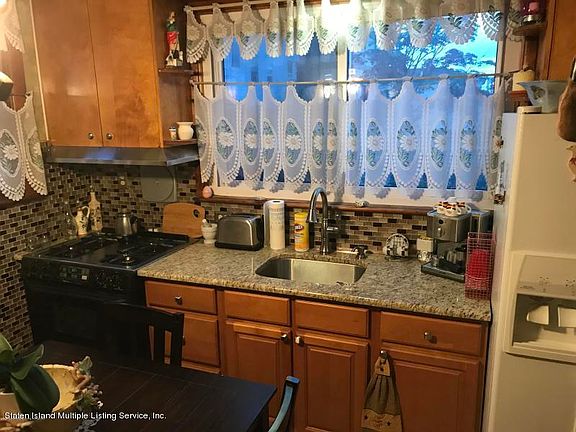 2nd image of 25 Pleasant Valley Ave