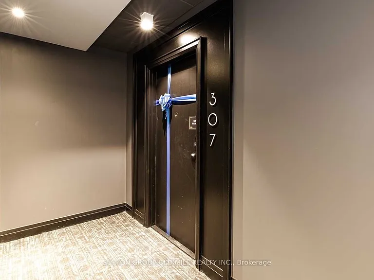 95 Dundas St W #307 — Photo 3