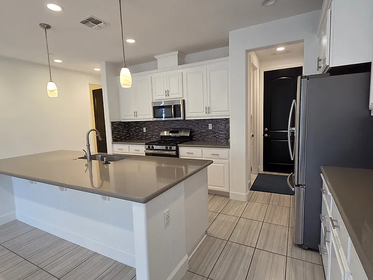 953 Kennedy Dr — Photo 16