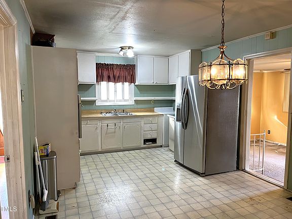 5th image of 1854 Stanberry St