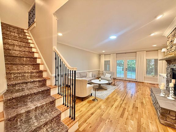 3rd image of 709 Neuse Ridge Dr
