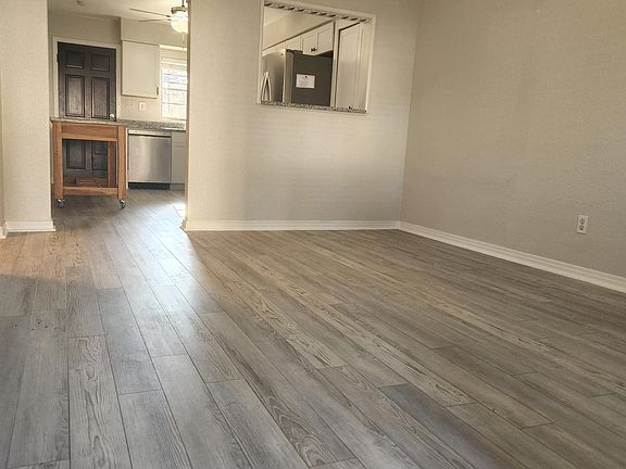 5th image of 202 S Bungalow Park Ave