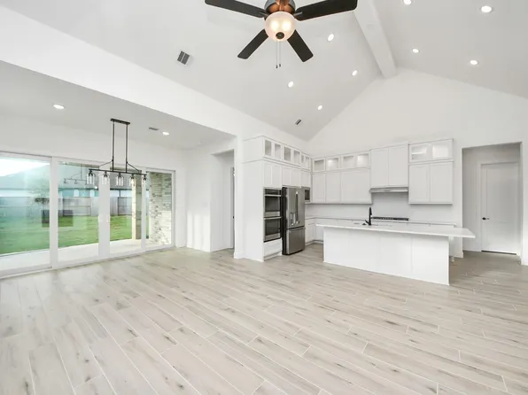 9519 Chateau Hl, Manvel, TX 77578