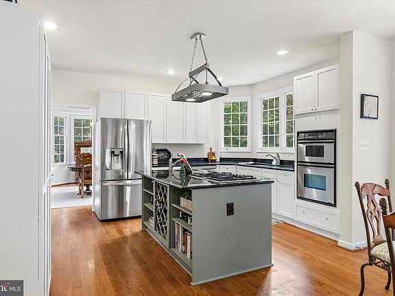 3rd image of 7998 Avocet Way