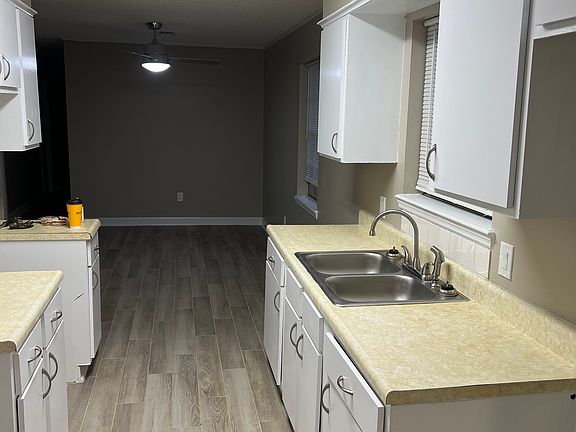4th image of 1008 Harris Dr