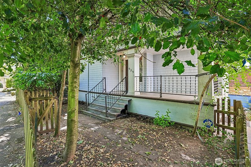 3rd image of 929 13th Avenue E