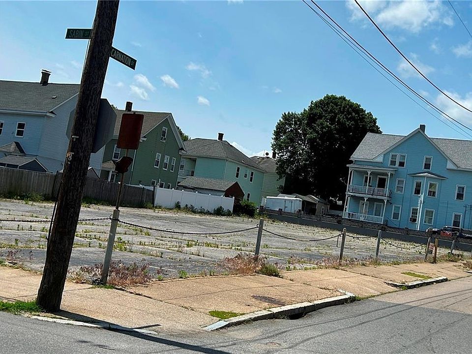 2nd image of 211 Carnation St