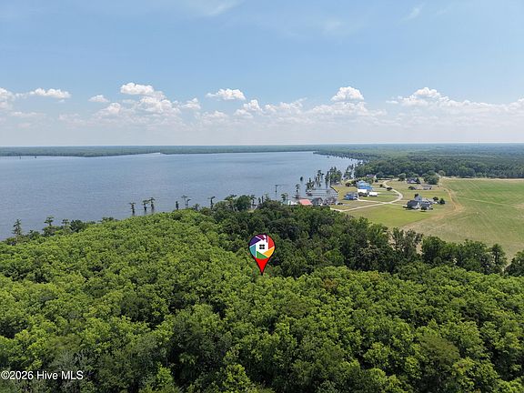 4th image of 460 Batchelor Bay Drive