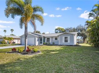 1725 SW 3rd Pl, Cape Coral, FL 33991