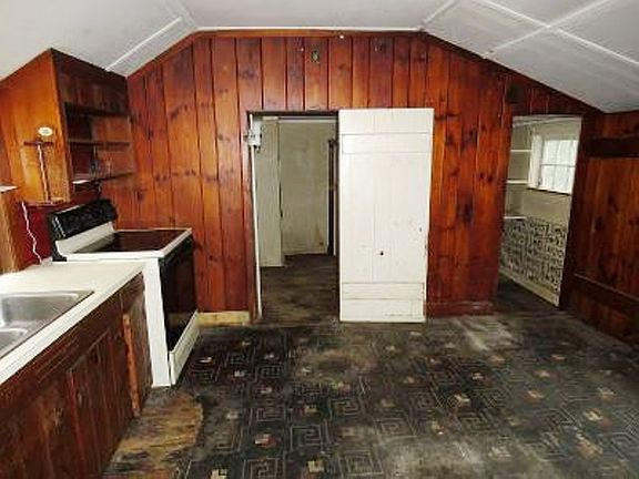 4th image of 782 Temple St