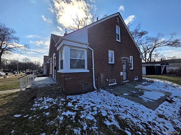 3rd image of 20315 Biltmore St