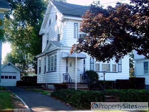 2nd image of 606 W Curtis St