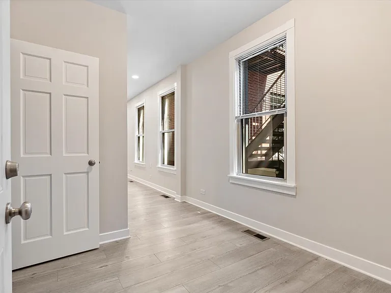 2742 N Seminary Ave #CH2 — Photo 14