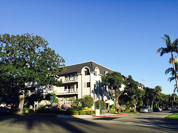 2nd image of 404 San Vicente Blvd Unit 103