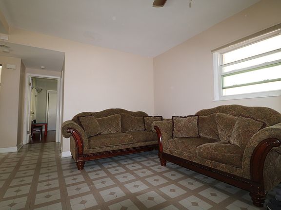 4th image of 9569 Schiller Blvd