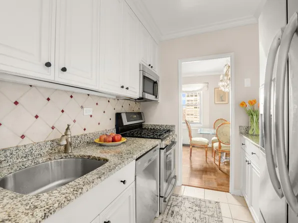 400 East 56th Street image 7 of 14