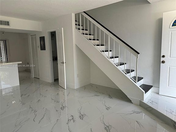 3rd image of 1921 SW 107th Ave APT 509