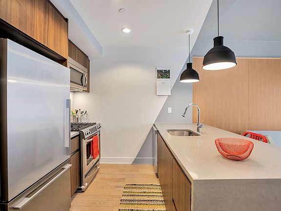 3rd image of 5-27 51st Ave #2G