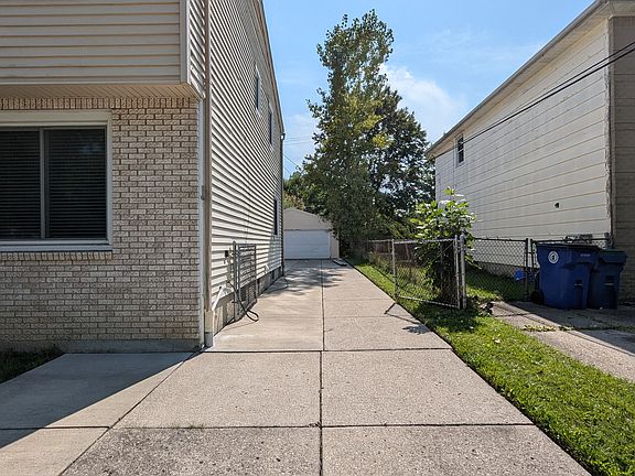 2nd image of 111 Cascade Dr #2