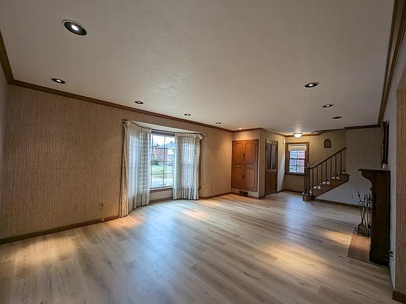 3rd image of 3845 Washington Blvd