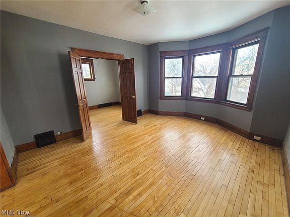 4th image of 4433 Ardmore Ave