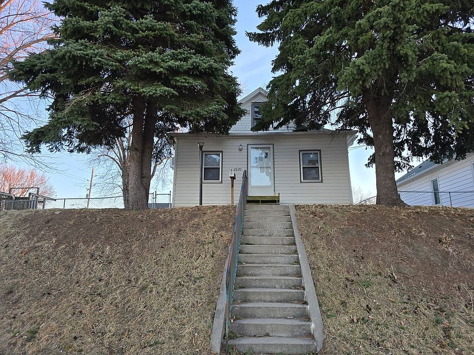 1st image of 2620 Chicago Ave