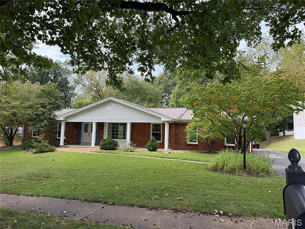3 bed, 3.0 bath, 2512 sqft, $2,800 — Photo 2