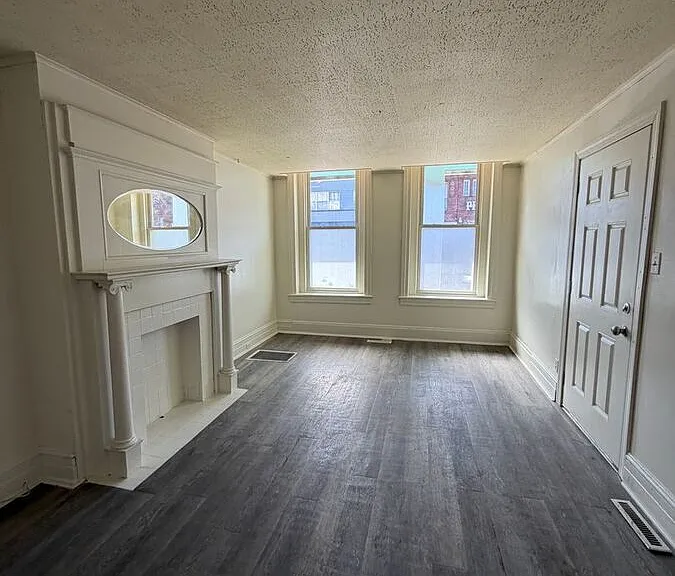 717 W Market St #A — Photo 1