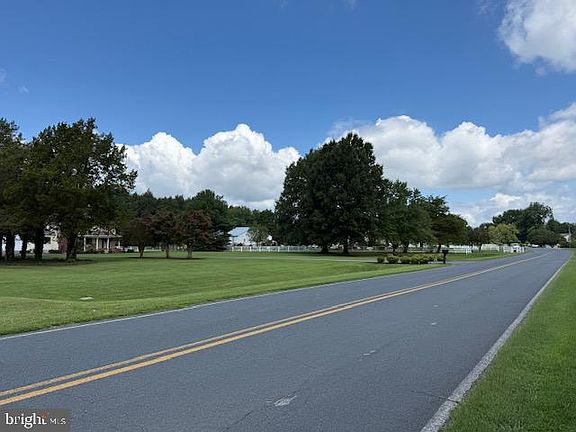 3rd image of 4099 Meadow Bridge Rd