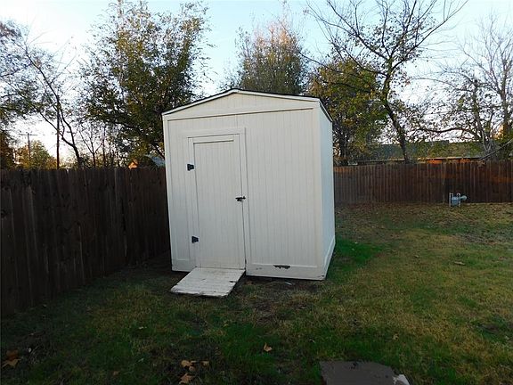 5th image of 1421 N Norman Ave