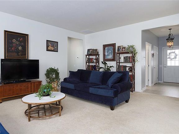 5th image of 9477 Berkshire Ct