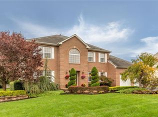 10 Julia Dr, Monroe Township, NJ 08831